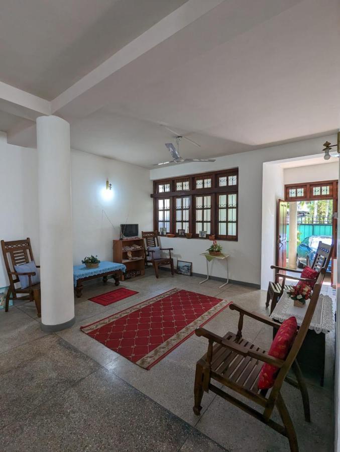 Shiranthi Guest House Rajagiriya Exteriör bild
