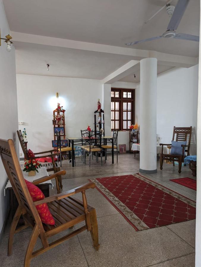 Shiranthi Guest House Rajagiriya Exteriör bild
